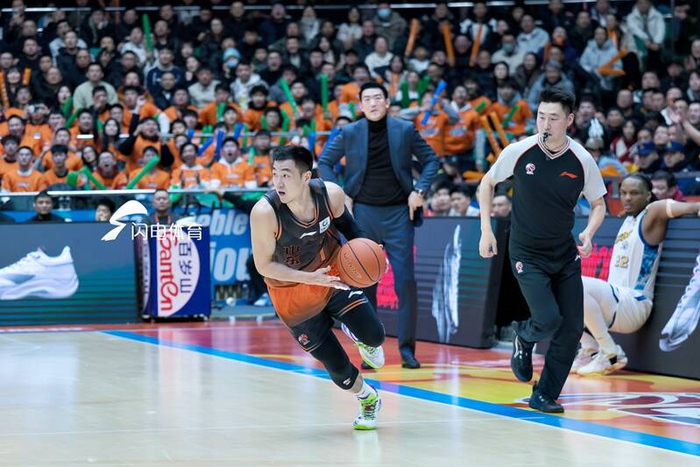 山东男篮三连胜后迎战山西 高诗岩抢断登顶队史