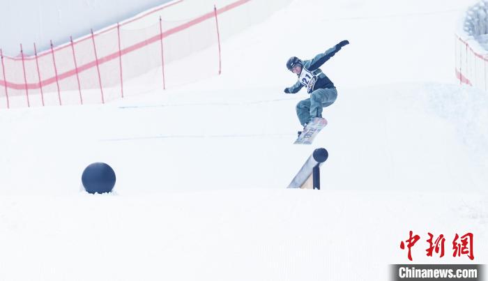 甘露山文创城落地室内滑雪场 打造武汉黄陂滑雪