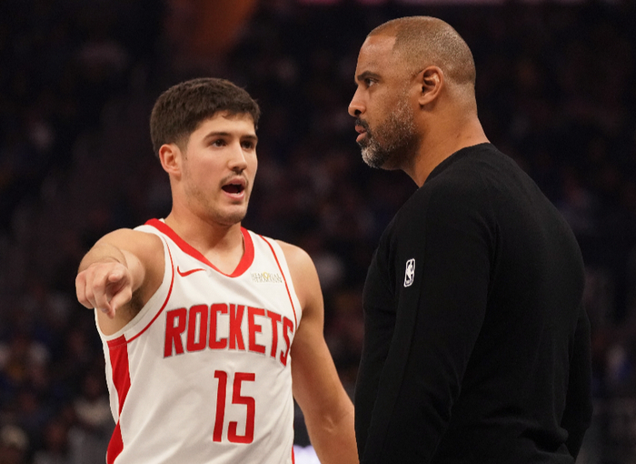 火箭大胜尼克斯 伊森状态