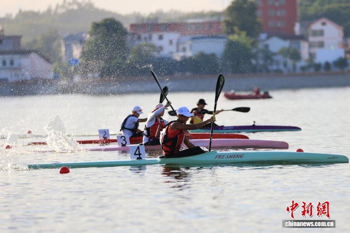 赣江千帆跃动：速度与激情演绎2025中国皮划艇巡