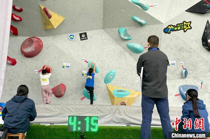 重庆九龙坡区华岩壁虎王国家攀岩示范公园启动