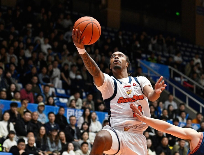 广东男篮客场惨败青岛 外援出手成关键败因