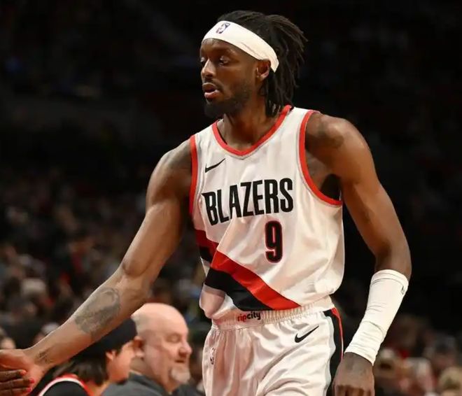 开拓者惨败马刺 四大核心集体低迷陷困境