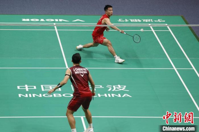 陆光祖击败卫冕冠军乔纳坦晋级亚锦赛男单四强