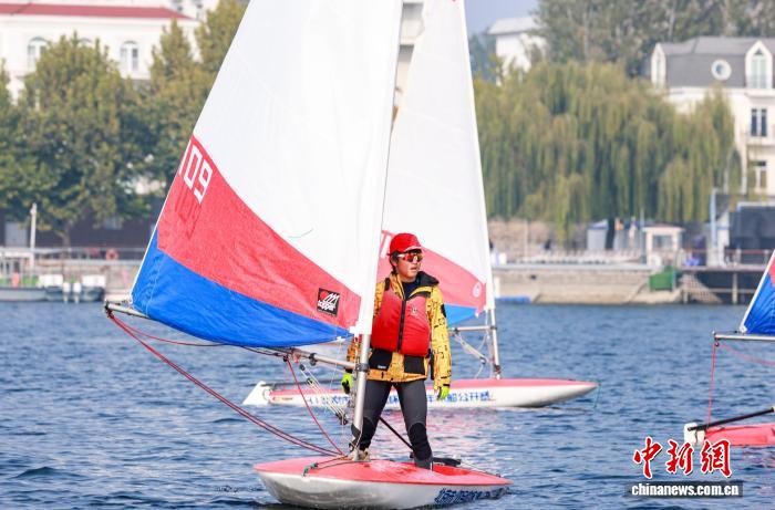 青少年帆船赛雁栖湖开赛 体育旅游融合打造秋季